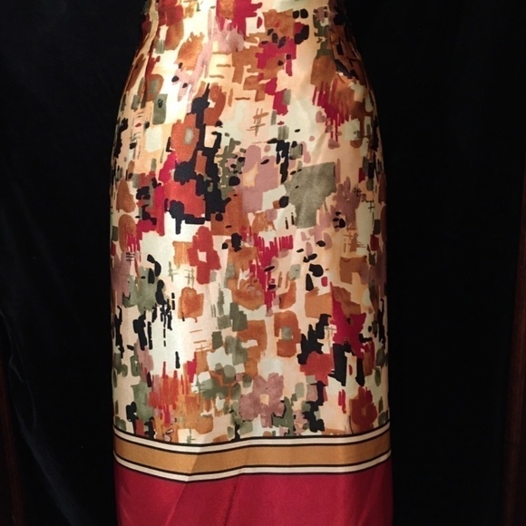 PIERRE CARDIN 100% Polyester SILKY SKIRT, 3-PLEATED FRONT, Red/Gold, Size 12 - Picture 2 of 9